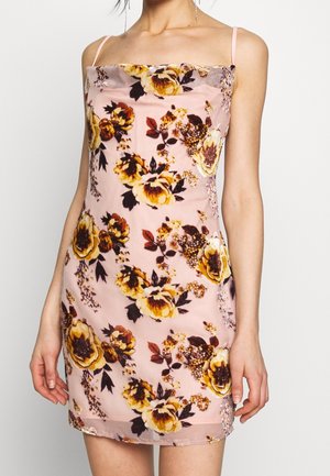 Missguided Robe de jour - pink