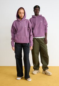 Obey Clothing LOWERCASE HOOD UNISEX - Felpa - pigment plum perfect