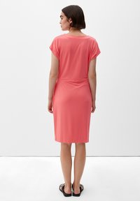 s.Oliver BLACK LABEL MIT KNOTENDETAIL - Sukienka letnia