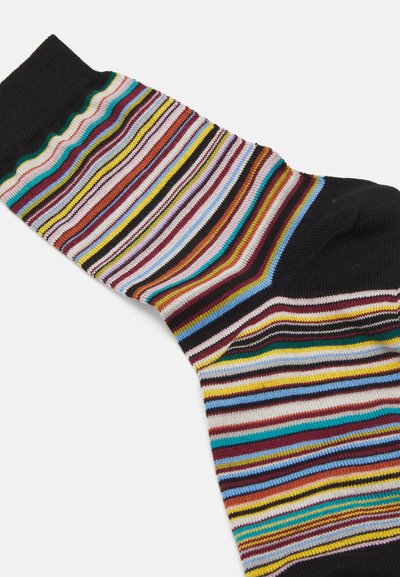 Calza striata colorata con una combinazione di nero e varie sfumature. Il materiale è un tricot elastico con strisce alternate ben definite.