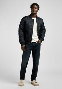 Lee WEST - Jean boyfriend - below