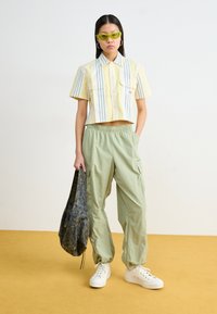 Columbia SANDIER™ PARACHUTE PANT - Cargohose - safari
