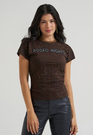 Wrangler, WRANGLER X LAINEY WILSON RODEO NIGHTS TEE - Тениска с щампа - leopard print