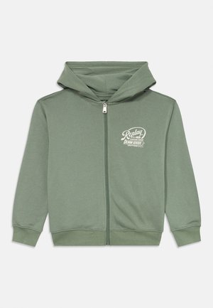 Grüne Zip-Hoodie aus Baumwollmischung. Verfügt über einen frontalen Reißverschluss, eine Kapuze und einen weißen Logodruck auf der linken Brust. Weiche Textur.