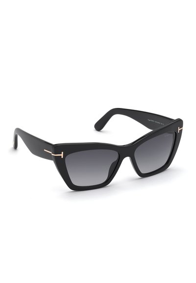 Gafas de sol negras en forma de ojo de gato con un acabado mate, lentes degradados y detalles en tono dorado en las patillas.