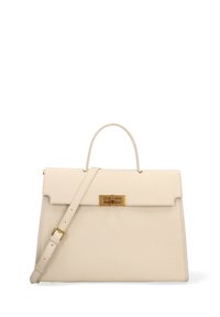 Borsa a mano in pelle crema con design strutturato, manico superiore e tracolla staccabile. Presenta una chiusura con fibbia in tonalità oro.
