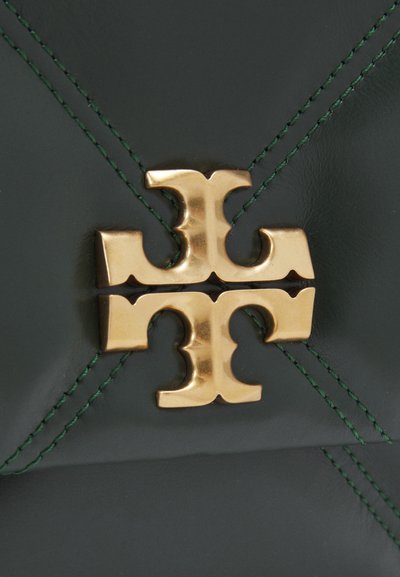 Tory Burch KIRA DIAMOND CONVERTIBLE SHOULDER BAG - Torba čez telo - fir tree