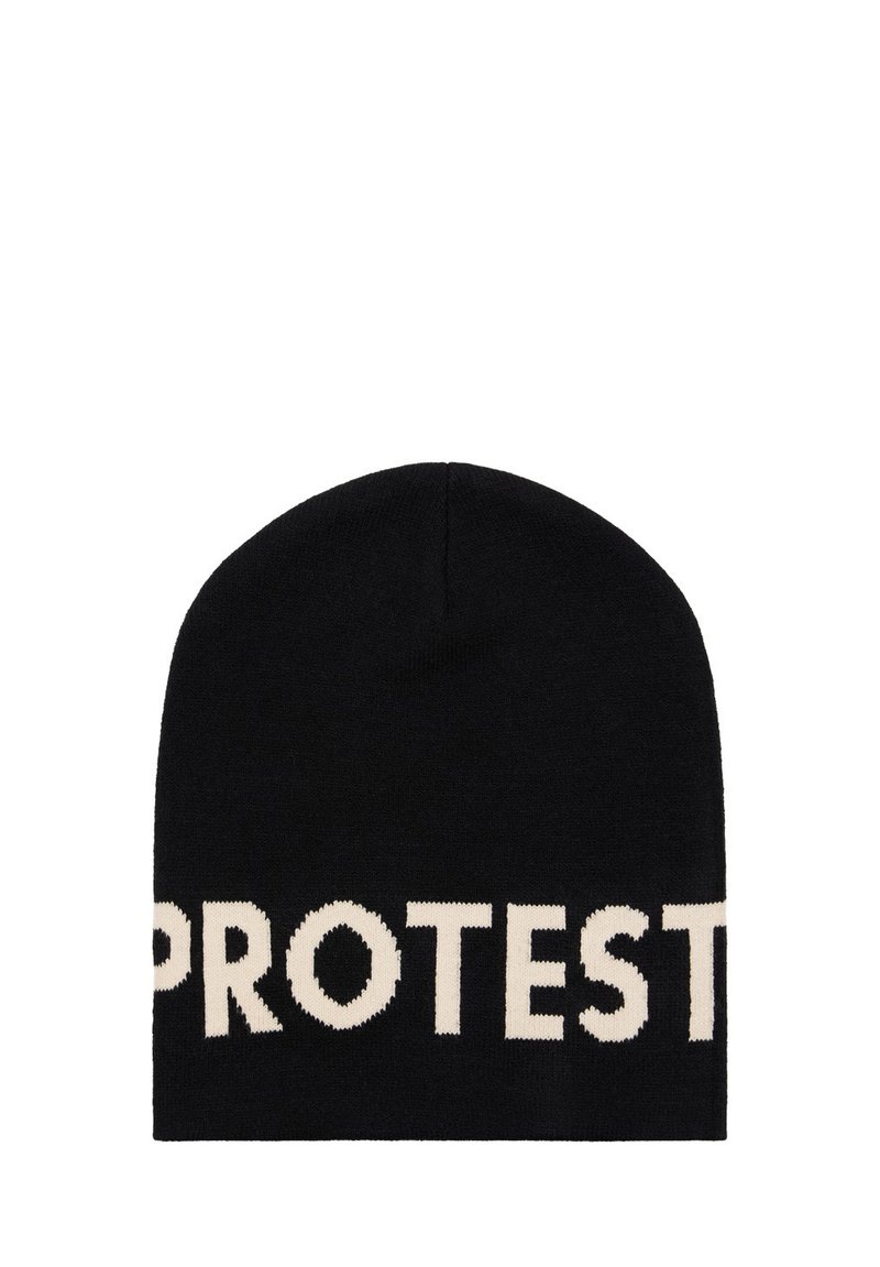 Berretto di lana nera con la parola "PROTEST" in grande texto crema, dotato di una superficie liscia e una vestibilità aderente.