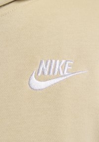 Unselected, sand drift white