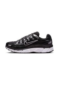P 6000 - Sporta apavi - black white mtlc silver