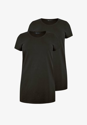 Twee effen zwarte T-shirts met korte mouwen en ronde hals, over elkaar gedragen, vooraanzicht van beide zonder zichtbare patronen of logo's.