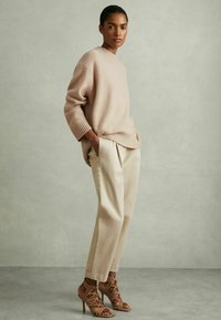 Reiss ELENA - Strickpullover - mink