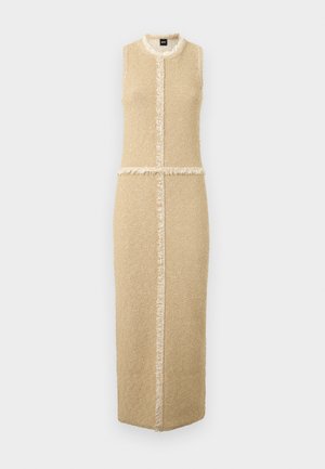 Robe sans manches beige avec une silhouette droite, un tissu texturé, des détails en frange le long des bords et une couture centrale.