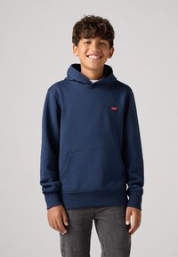 Sweat à capuche bleu marine avec une poche avant, un ourlet côtelé et des poignets côtelés ; comporte un petit logo rouge Levi's sur la poitrine. Matière en mélange de coton.