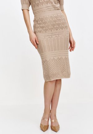 - Spódnica ołówkowa