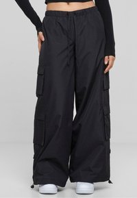 Urban Classics Cargobyxor - black