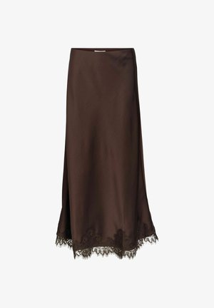 Jupe en satin marron avec un délicat bord en dentelle florale à l'ourlet, présentant une silhouette droite et un éclat subtil. Texture lisse sur toute la surface.