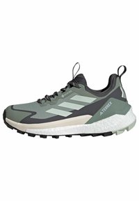 Adidas Terrex FREE HIKER 2 LOW GTX W - Trekingové boty - silver green   linen green   grey