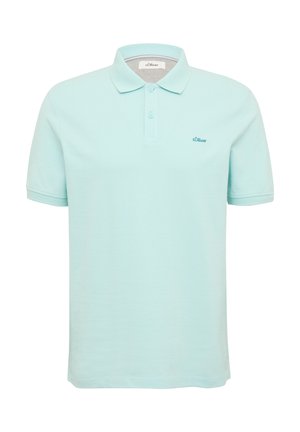 Světle modré polo tričko vyrobené z bavlny, se stojáčkem, zapínáním na dva knoflíky, krátkými rukávy a malým vyšitým logem na hrudi.