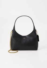 Sac à main en cuir noir avec une forme arrondie. Présente une bandoulière en chaîne dorée, un détail de logo et une texture lisse.