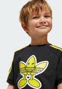adidas Originals SMILEY WORLD KIDS - T-shirt med print - black