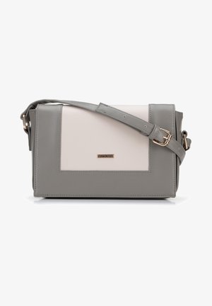 Szatkowany, szary i beżowy crossbody wykonany z eko-skóry, z akcentem w złotym kolorze i regulowanym paskiem.