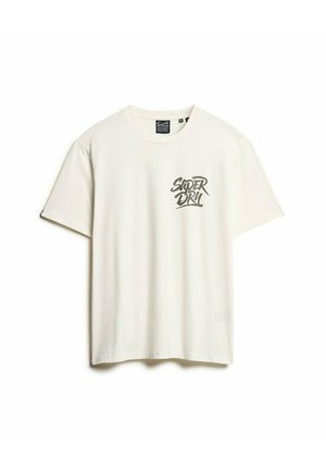 Kremowa koszulka z krótkim rękawem wykonana z bawełny, z czarnym nadrukiem logo "Superdry" po lewej stronie klatki piersiowej. Okrągły dekolt i luźny krój.