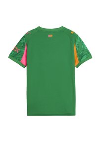 Maglietta atletica verde con maniche corte. Presenta dettagli decorativi colorati in rosa, arancione e verde sulle maniche. Tessuto morbido.