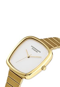 Goldfarbene Uhr mit viereckigem Gehäuse, weißem Zifferblatt und minimalistischem Design. Verfügt über ein goldfarbenes Metallgliederarmband sowie dünne Stunden- und Minutenzeiger.