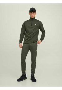 Jack & Jones - JJIWILL JJAIR - Verryttelyhousut - forest night Pienoiskuva 1