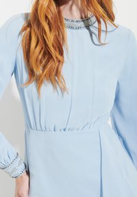 Maryisa MODEST EMBELLISHED SEQUINS - Galajurk - blue