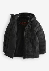 Giubbotto piumino nero con cappuccio rimovibile, texture trapuntata, zip frontale e dettagli del logo sull'interno e sulle maniche.