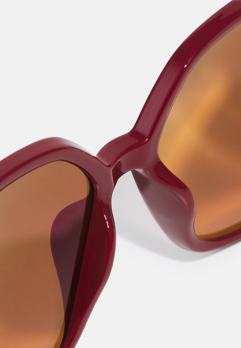 Damen Taschen | Guess Sonnenbrille shiny bordeaux gradient/dunkelrot - TW16056 Damen Taschen | Guess Sonnenbrille shiny bordeaux gradient/dunkelrot - TW16056