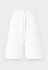 Valkoiset denim-culottes, joissa on keski-korkea vyötärö, etupside-tai ja leveät lahkeet. Yksinkertainen muotoilu ilman näkyviä kuvioita tai koristeita.