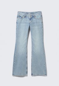 Svetlo modre zvonaste jeans hlače z bleščanim učinkom, dizajnom s petimi žepi in kontrastnim šivanjem. Bombažni denim z gladko teksturo.