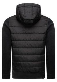Giacca ibrida nera con parte superiore piumata e trapuntata e maniche in maglia, dotata di cappuccio e polsini a costine, che offre un contrasto di texture.
