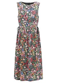 Blumenmuster-Kleid mit schwarzem Hintergrund, ärmellosem Design, gerafftem Bund und Bindebändern an den Seiten für eine verstellbare Passform.