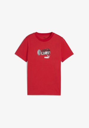 Czerwona koszulka bawełniana z napisem "Forza Milan", logo AC Milan oraz logo Pumy w czarno-białym nadruku na piersi. Krótkie rękawy, okrągły dekolt.