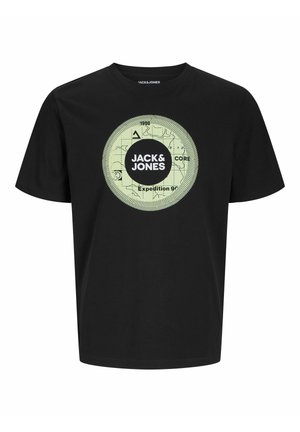 Tricou negru din bumbac, cu un grafic circular verde pe care suntinscripționate textul "JACK & JONES", "CORE" și "Expedition 9". Are mâneci scurte și un tiv drept.