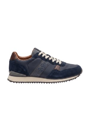 Dunkelblauer und brauner Sneaker mit weißen Schnürsenkeln, strukturierter Sohle und "Napapijri" Logo an der Seite, von der Außenseite gezeigt.