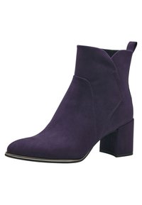 Bottines en suède violet à bout pointu, avec un talon bloc et un design angulaire. Présente une fine bordure dorée le long de la semelle.