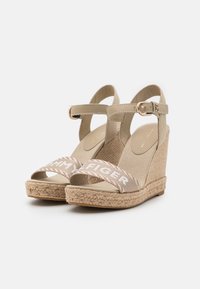 Tommy Hilfiger SEASONAL WEBBING WEDGE - Sandali con tacco - sandalwood