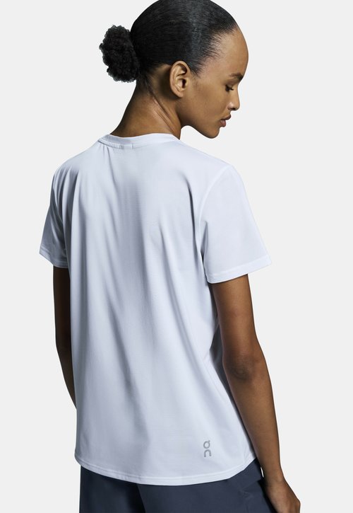 On CORE - Basic T-shirt - white — foto 6