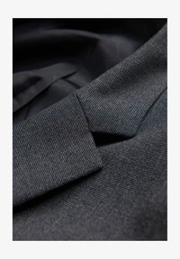 Unausgewählt, graphite