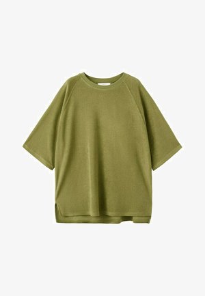 Maglietta in pile verde oliva a maniche corte con scollo a girocollo, maniche raglan e spacchi laterali all'orlo.