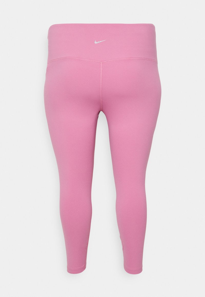 Leggings atléticas cor-de-rosa feitos de tecido elástico com uma cintura alta. Apresenta um pequeno logotipo branco da Nike na parte de trás. Design simples.