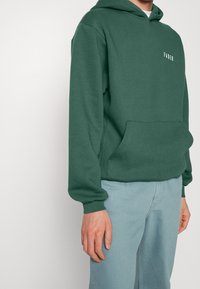 FADED Jersey con capucha - dark green