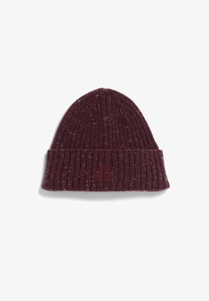 Bordeaux gebreide beanie met een geribbelde textuur, voorzien van een omgeslagen boord en subtiele spikkels; inclusief een geborduurd logo in bijpassende kleur.