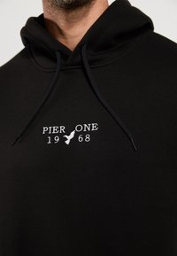 Pier One Ikdienas džemperis - true black