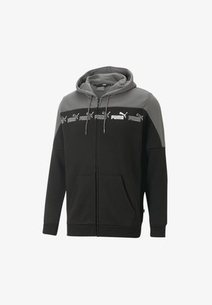 Sudadera con cremallera en negro y gris que cuenta con bolsillos frontales, capucha con cordón y el logo de Puma en blanco repetido en el pecho. Textura de tela suave.